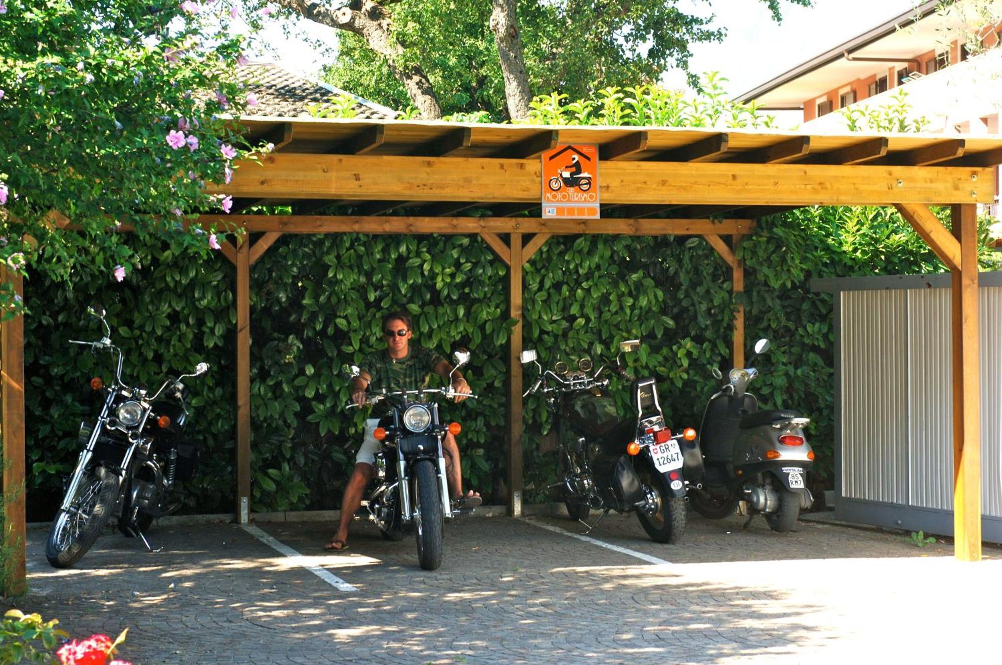 Hotel Elisabetta Torbole Sul Garda Exterior photo